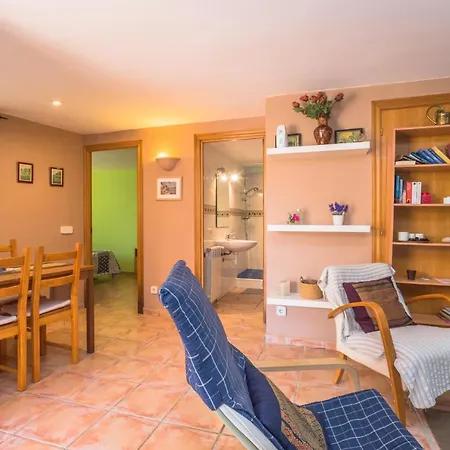 Sleeps 2 Apartment Begur