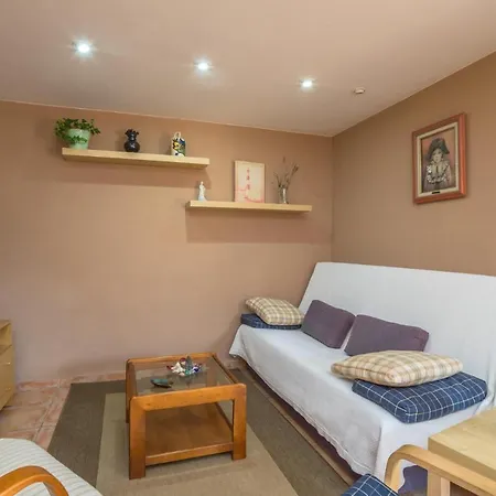 Sleeps 2 Apartment